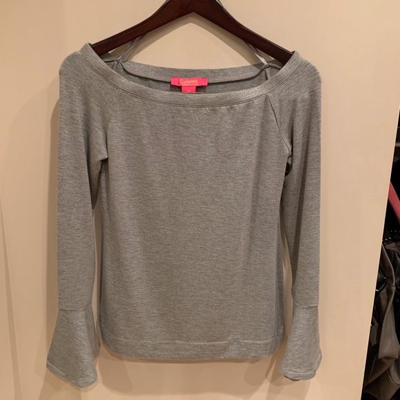 Updated T-shirt with flair sleeves - Picture 1 of 1